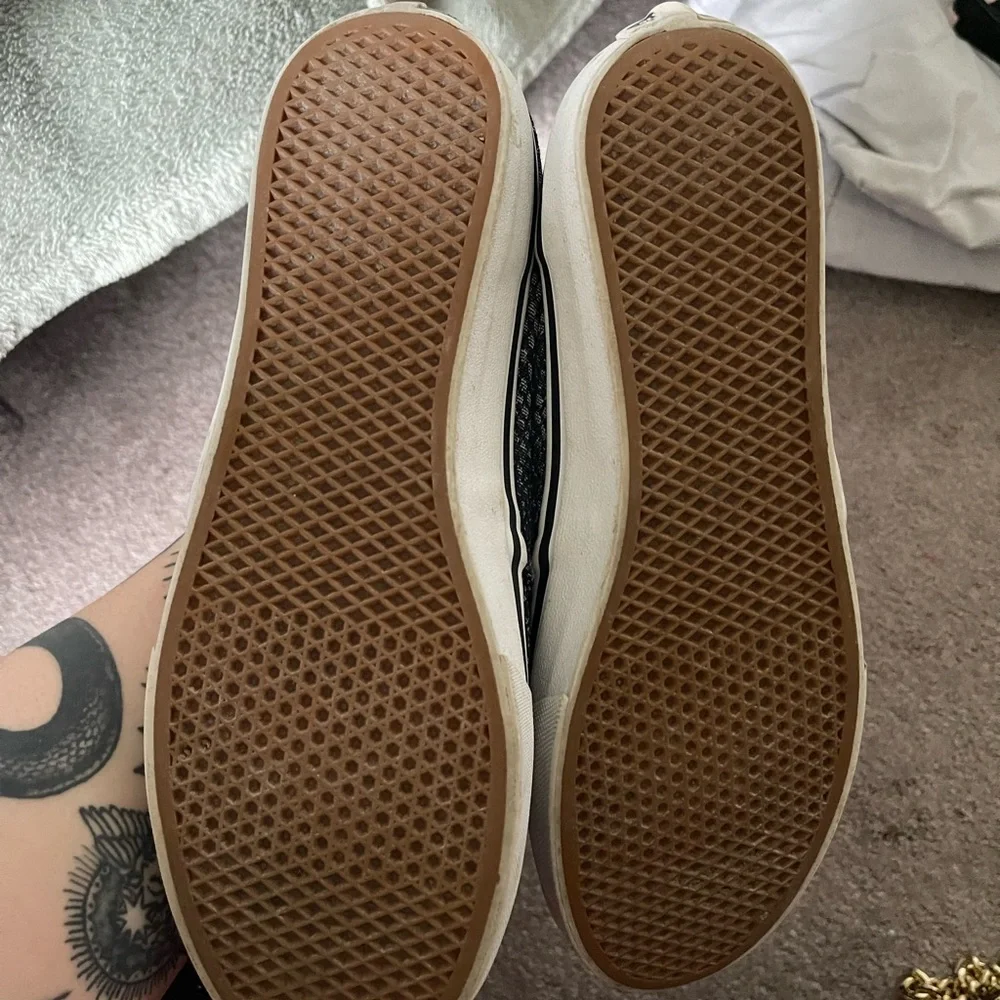 Vans - Picture 3 of 4